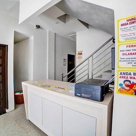 Oyo 91211 Mega Comfort Guest House Medan Buitenkant foto