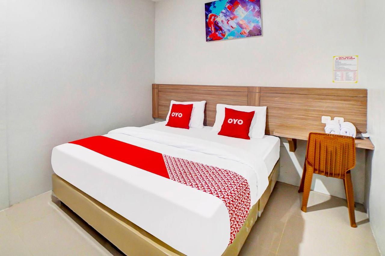 Oyo 91211 Mega Comfort Guest House Medan Buitenkant foto