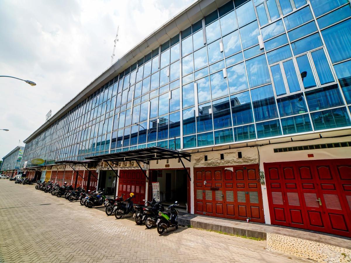 Oyo 91211 Mega Comfort Guest House Medan Buitenkant foto