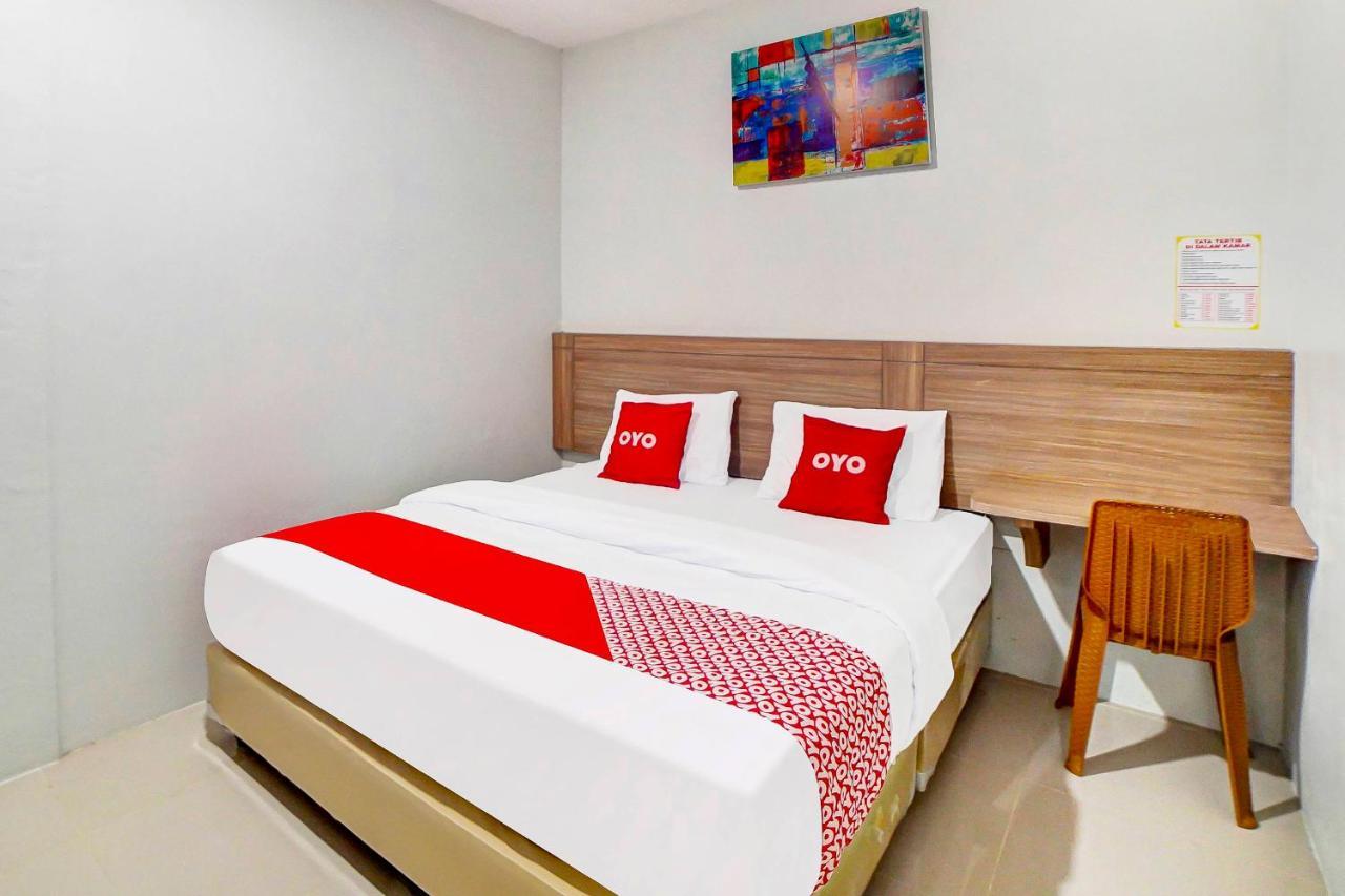 Oyo 91211 Mega Comfort Guest House Medan Buitenkant foto