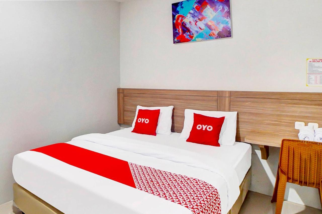 Oyo 91211 Mega Comfort Guest House Medan Buitenkant foto